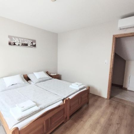 Eckhardt Vendeghaz Hotel Villany Bagian luar foto