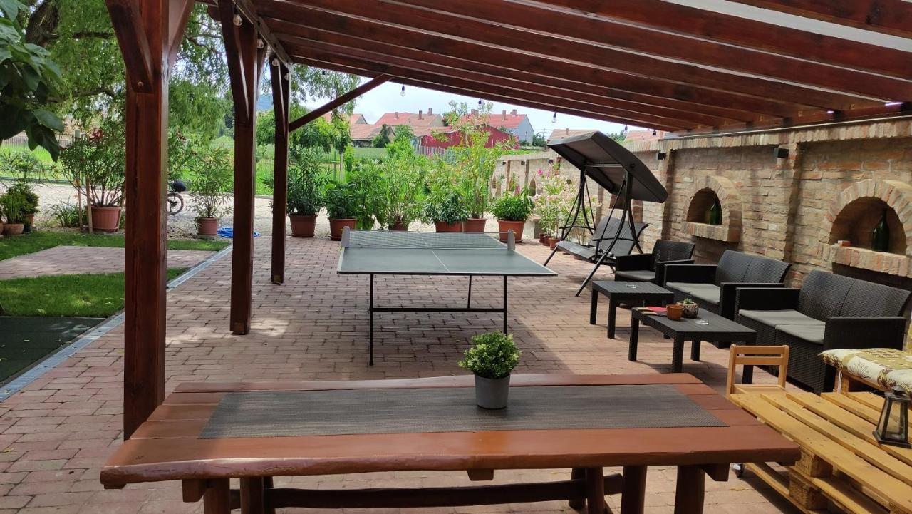 Eckhardt Vendeghaz Hotel Villany Bagian luar foto