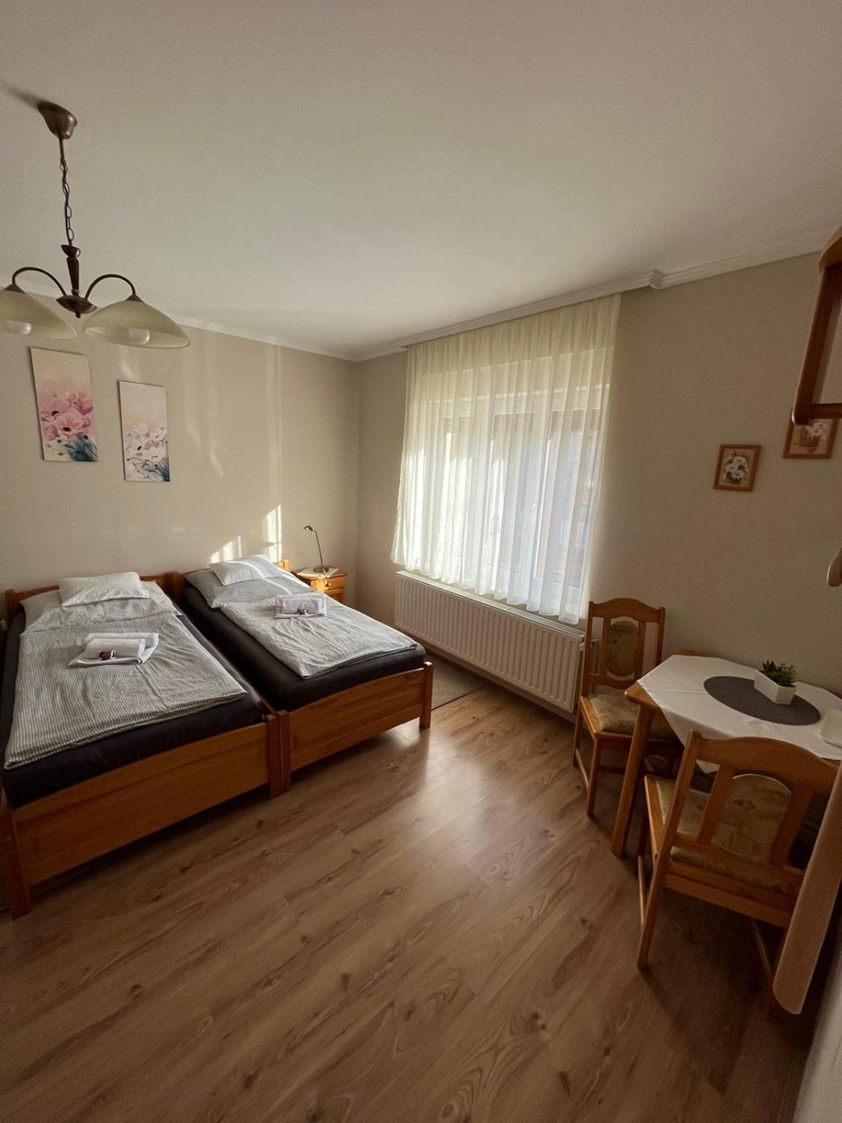 Eckhardt Vendeghaz Hotel Villany Bagian luar foto