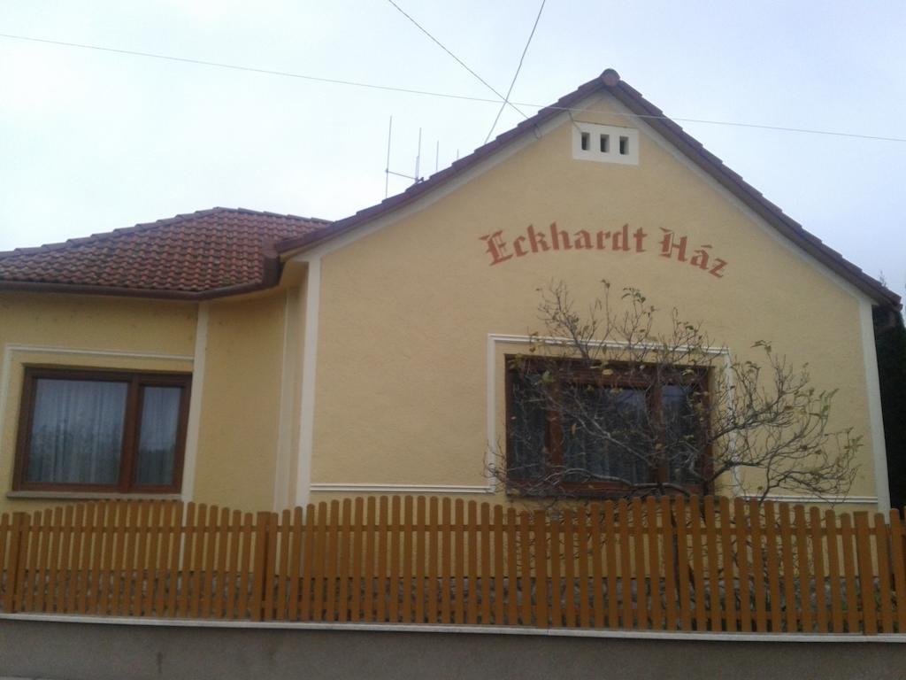 Eckhardt Vendeghaz Hotel Villany Bagian luar foto