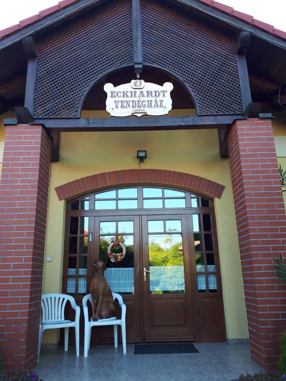 Eckhardt Vendeghaz Hotel Villany Bagian luar foto